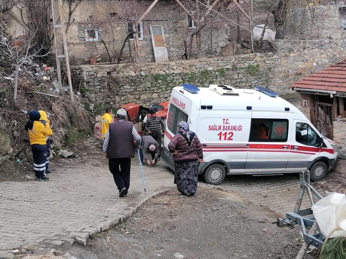 Korona hastasını almaya giden ambulans kaza yaptı