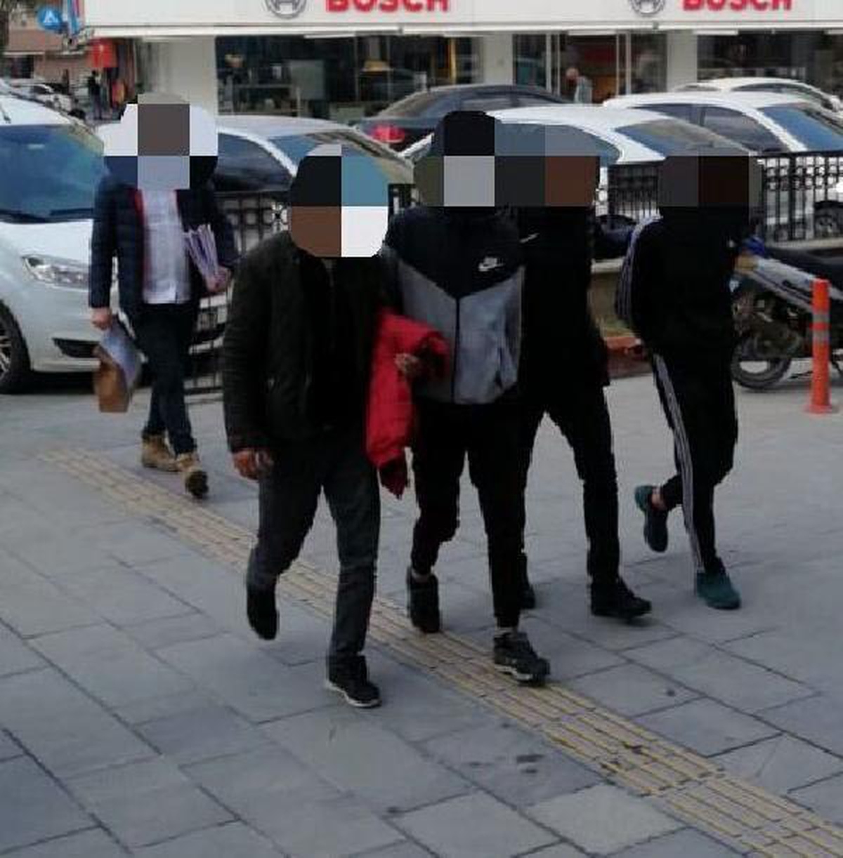 Kuşadası\'nda hırsızlık şüphelilerine operasyon: 2 tutuklama