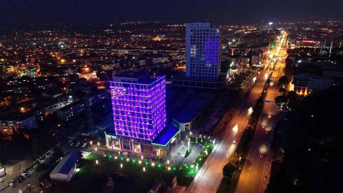 Manisa Büyükşehir Belediyesi otizm için \'Mavi Işık\' yaktı