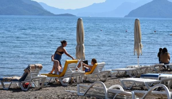 Marmaris'te güneşi görenler sahilleri doldurdu