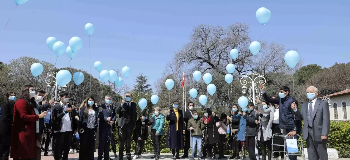 Mavi balonlarla otizme dikkat çektiler