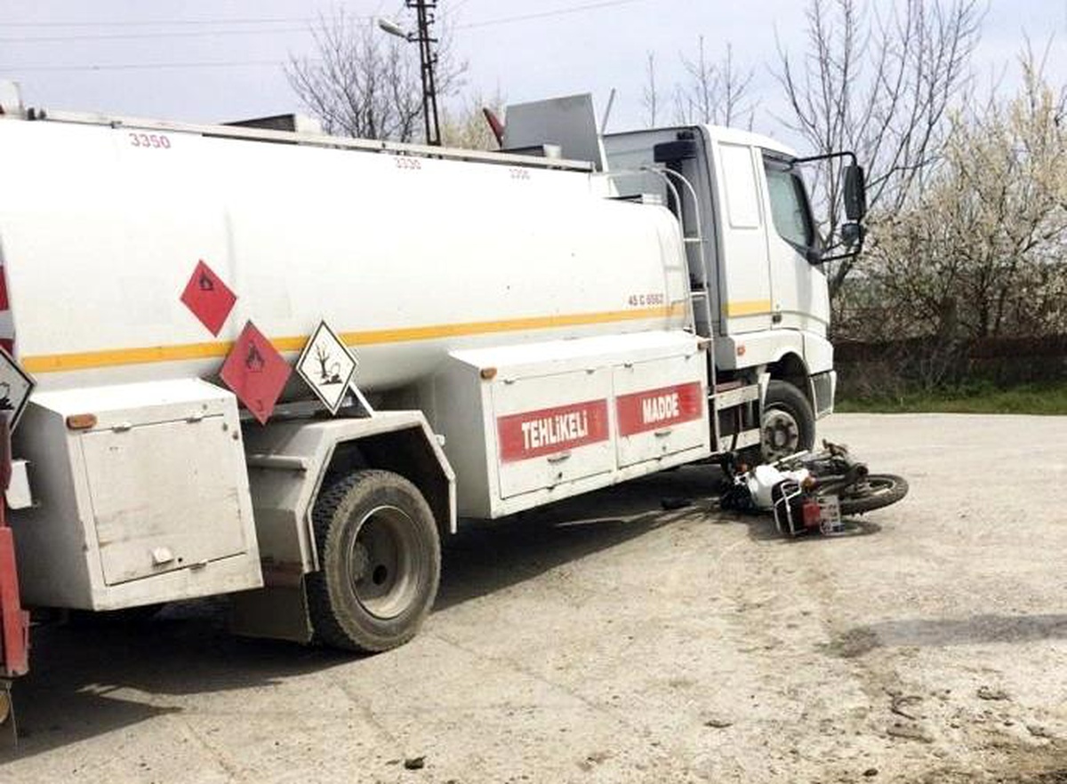 Motosiklet ile tanker çarpıştı: 1 yaralı