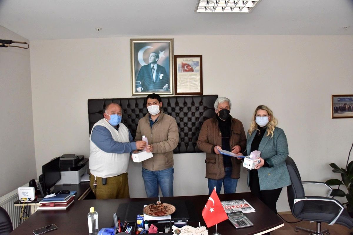 Muhtarlara konuk olup talep ve görüşlerini alıyorlar