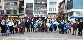 Son dakika haberleri! Otizmli çocuklar mavi ladin dikti ve mavi balon uçurdu