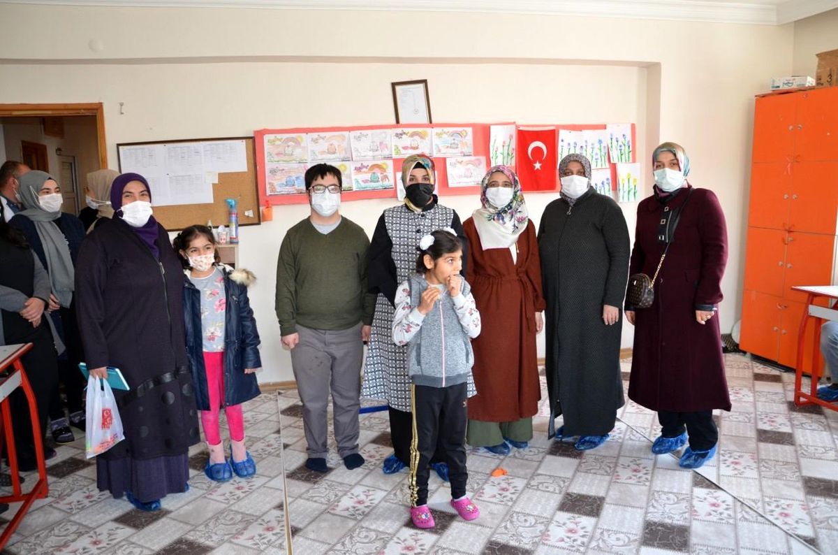Son dakika haberi: Özel çocuklara kadınlardan hediye