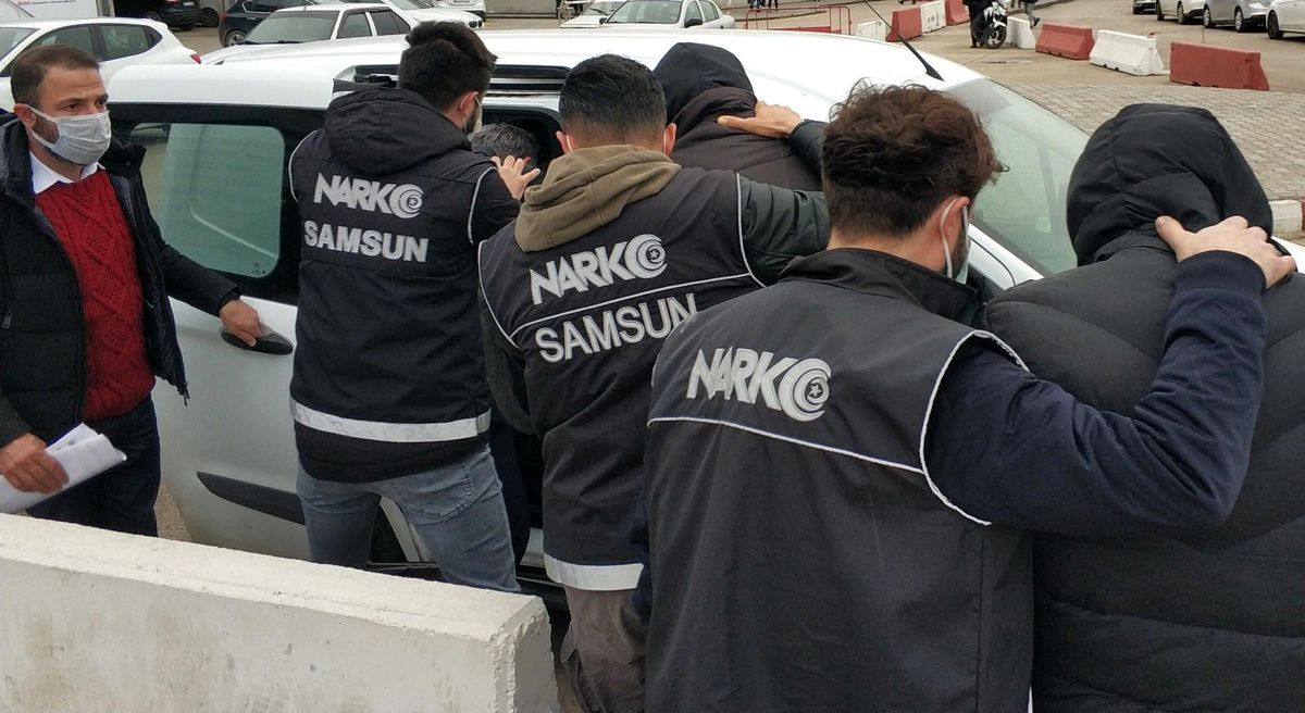 Samsun\'da uyuşturucu ticaretinden 2 kişi tutuklandı, 3 kişi serbest