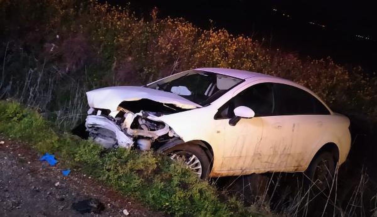 Şarampole devrilen otomobilin sürücüsü yaralandı