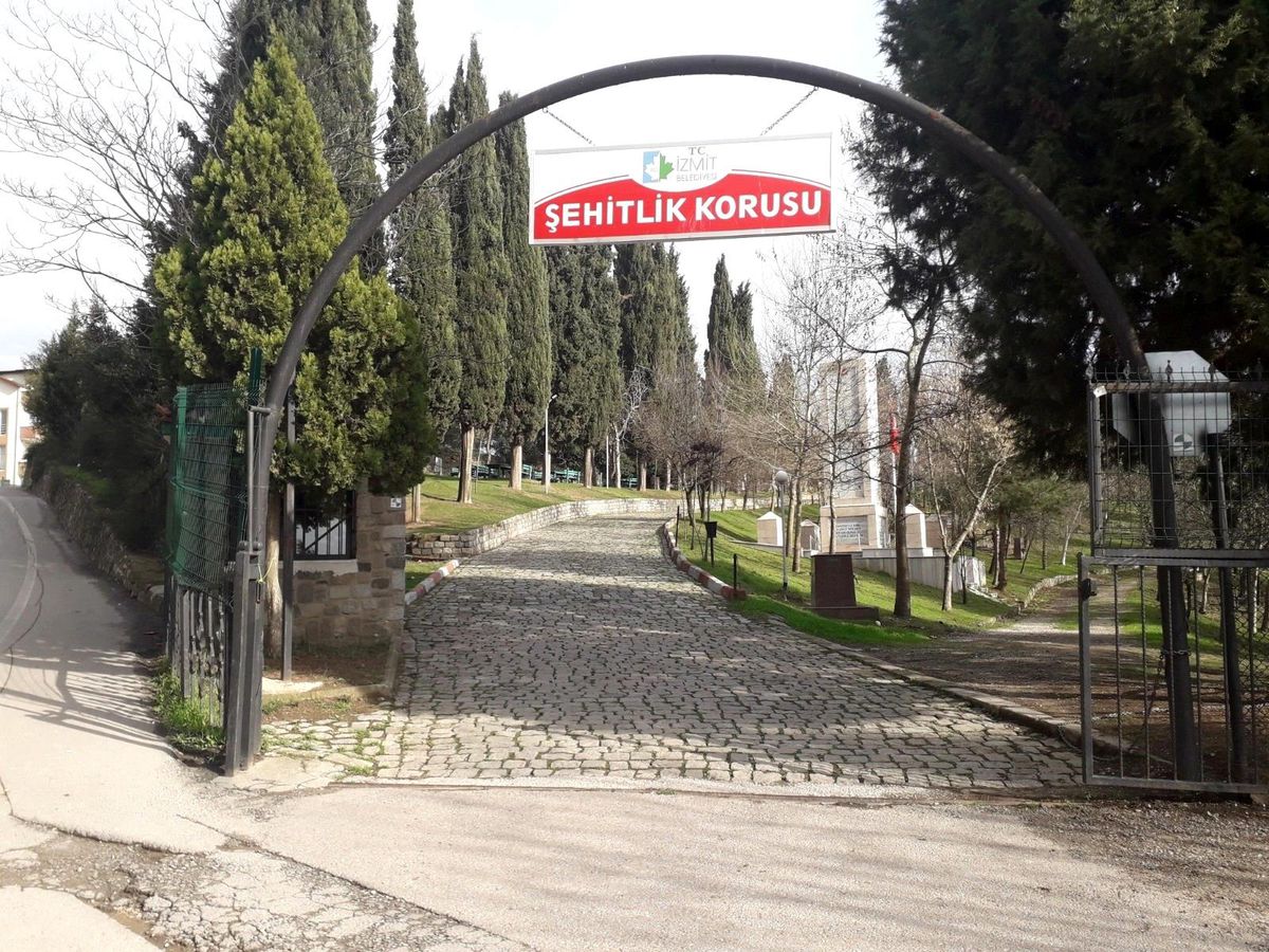 Şehitlik anıtı yenileniyor