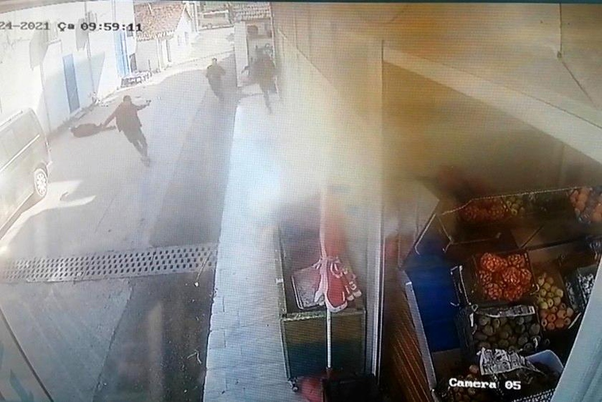 Silahlı sopalı kavga güvenlik kamerasında