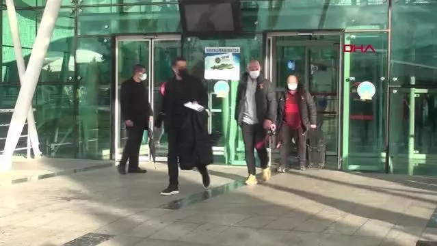 SPOR Galatasaray kafilesi Hatay'da çiçeklerle karşılandı