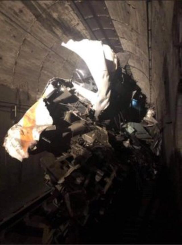 Tayvan'da tren raydan çıktı: En az 36 kişi hayatını kaybetti