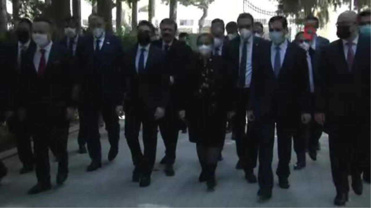 Ticaret Bakanı Pekcan, Azerbaycan-Türk şehitliklerini ziyaret etti