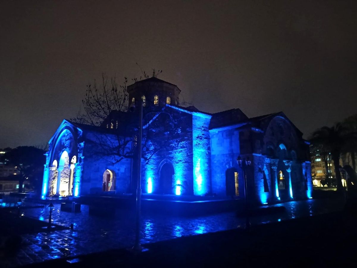 Trabzon\'daki Ayasofya Camii mavi görüntüsü ile büyüledi