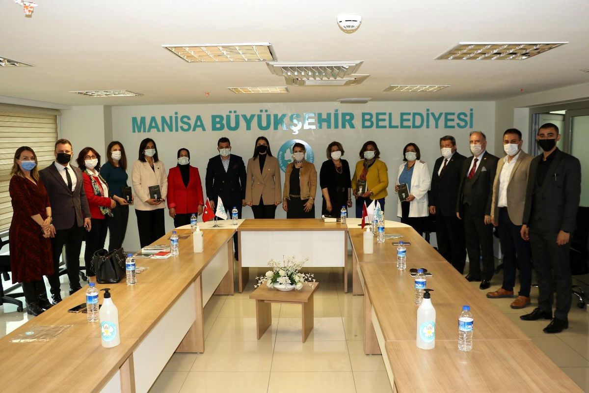 Yerel yönetimlerde kadınının yerini konuştular