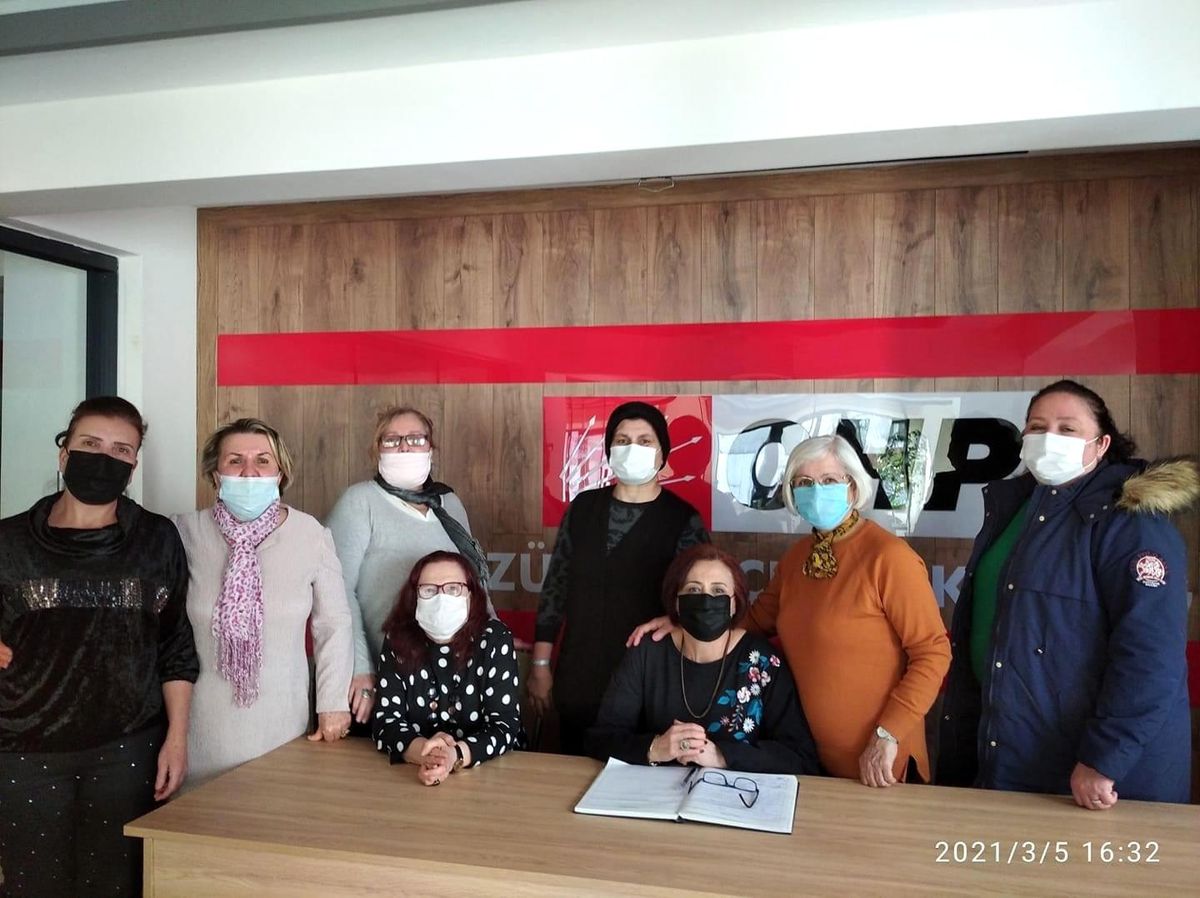 CHP Kadın Kolları Başkanı ve Yönetim Kurulu üyeleri görevden alındı