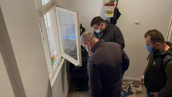 Çocuğunu göremediği için sinirlenen genç adam, kayınpederinin kapısında intihar etti Çocuğunu göremediği için sinirlenen genç adam, kayınpederinin kapısında intihar etti