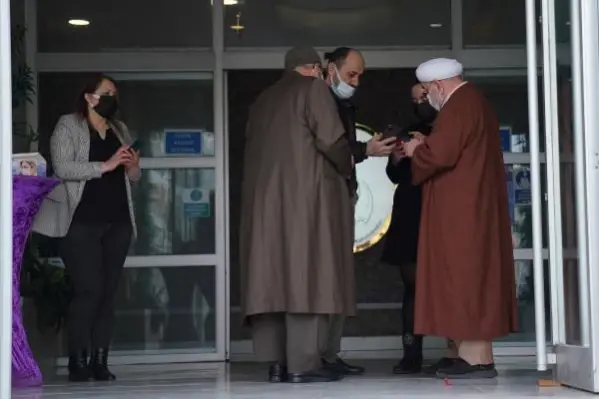 Cübbeli Ahmet'in kızını evlendirdiği düğünde koronavirüs tedbirleri hiçe sayıldı Cübbeli Ahmet'in kızını evlendirdiği düğünde koronavirüs tedbirleri hiçe sayıldı