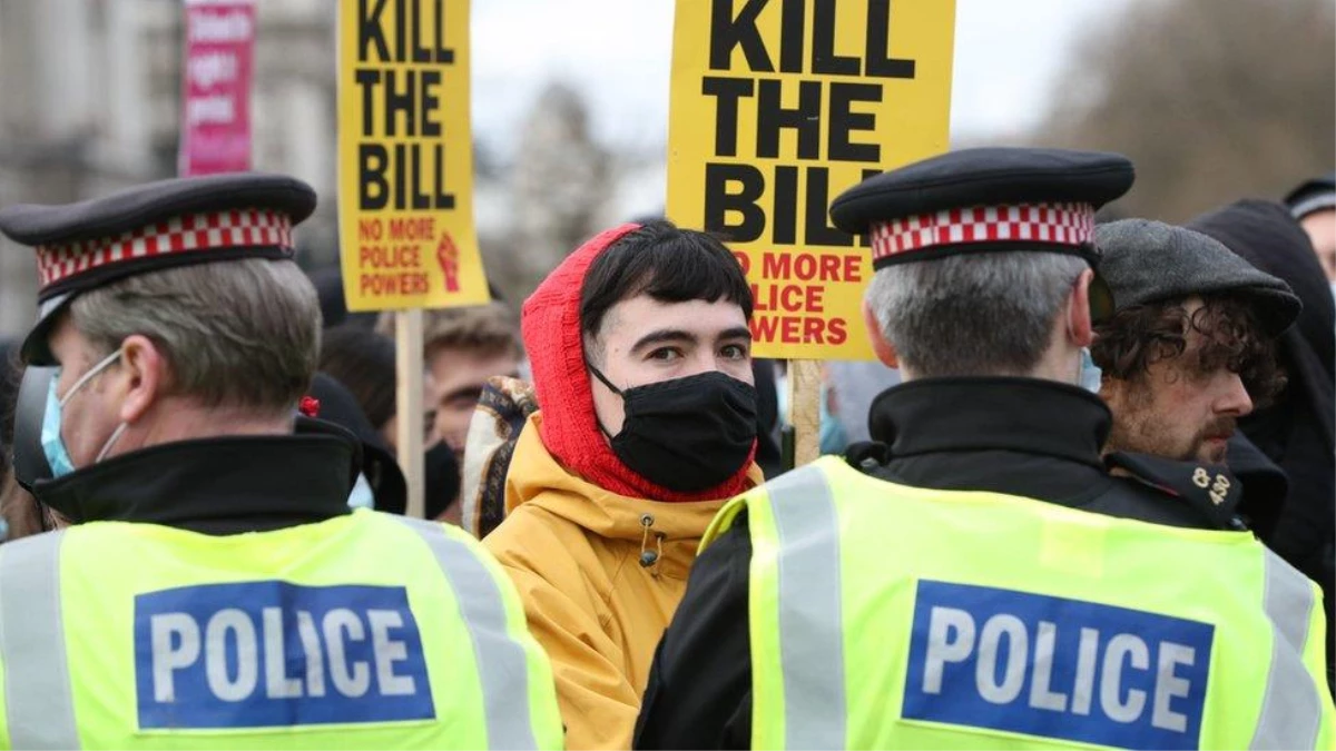 İngiltere\'de \'protesto hakkını kısıtlaması\' öngörülen yasa tasarısına karşı protesto gösterisi düzenlendi