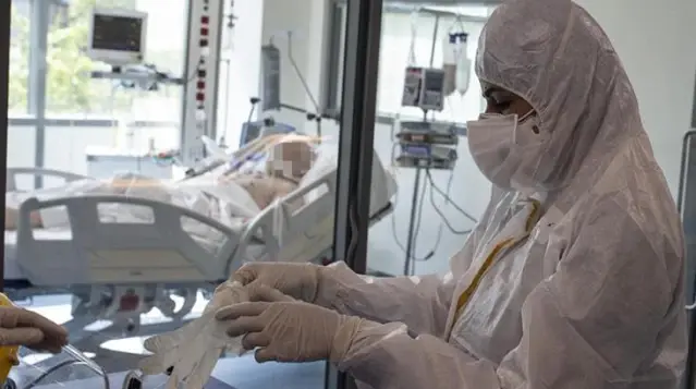 Korona vakaları rekor kırdı, uzmanından hayati uyarı geldi: Virüs artık 1 dakikada bulaşıyor Korona vakaları rekor kırdı, uzmanından hayati uyarı geldi: Virüs artık 1 dakikada bulaşıyor