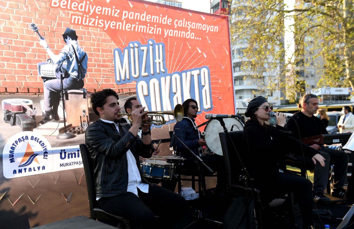 Muratpaşa müziği sokağa taşıyor