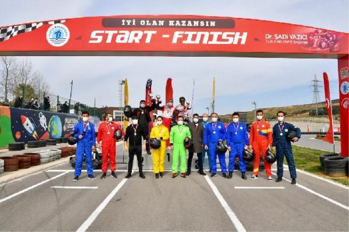 Ünlü radyocular karting ile stres attı