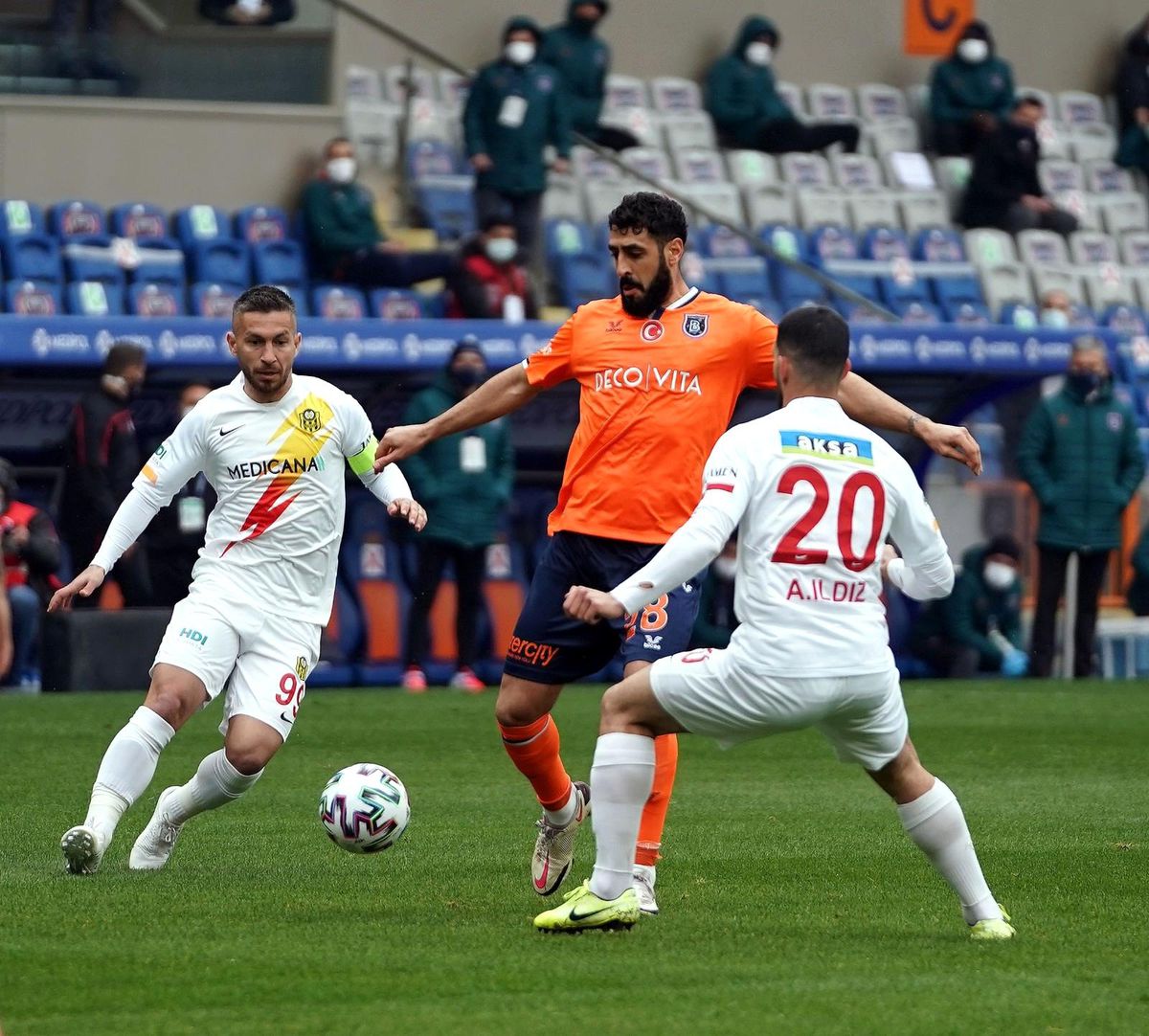 Son dakika haber... Başakşehir, evinde 7 maç sonra kazandı