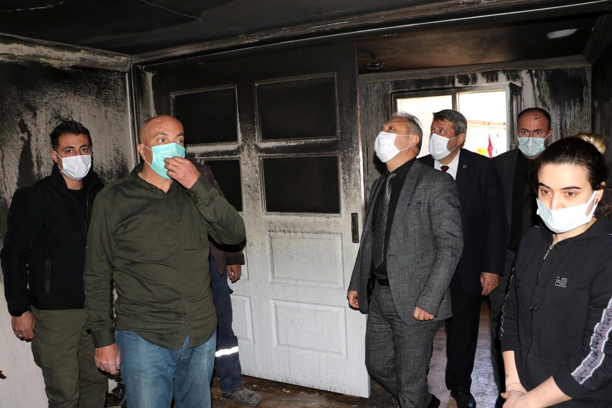 Büyükşehir, evleri yangında zarar gören vatandaşları yalnız bırakmadı