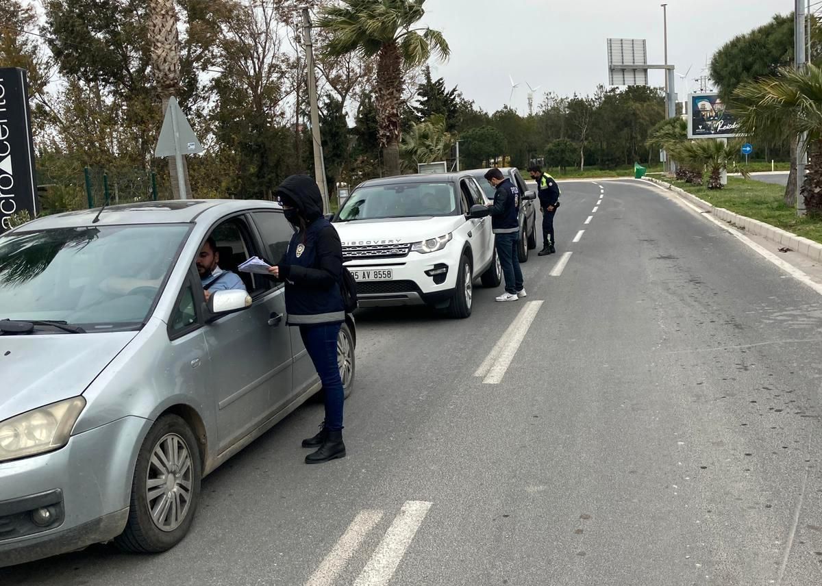 Çeşme\'de polisten yoğun korona denetimi