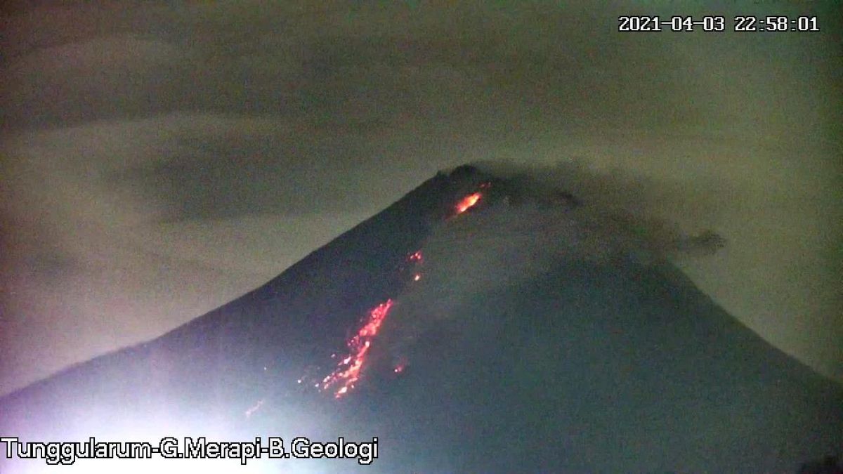 Endonezya\'daki Merapi Yanardağı harekete geçti