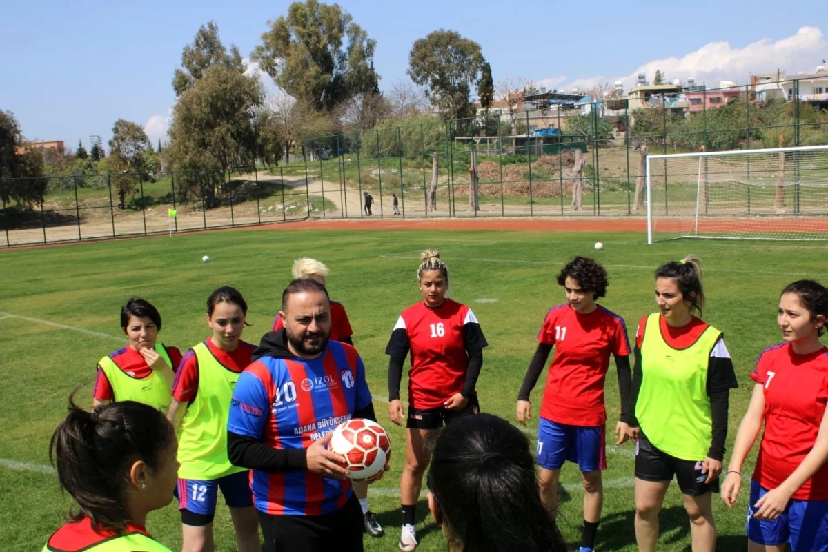 Hasan Şaş\'tan kadın futbolculara teknik direktörlük sözü