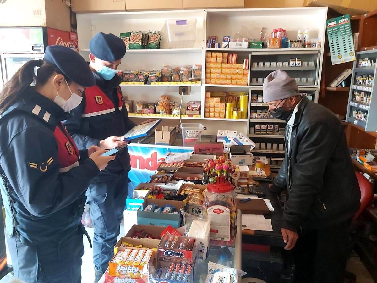 Son dakika 3. sayfa: Havza\'da kısıtlamaya uymayan 3 kişiye cezai işlem
