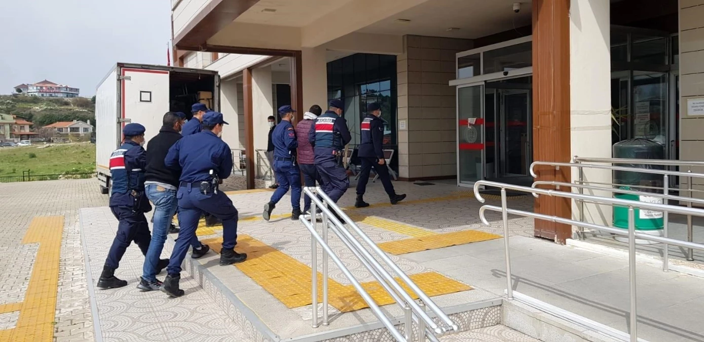 Son dakika haberleri | İzmir\'de kaçak göçmen operasyonunda 3 tutuklama