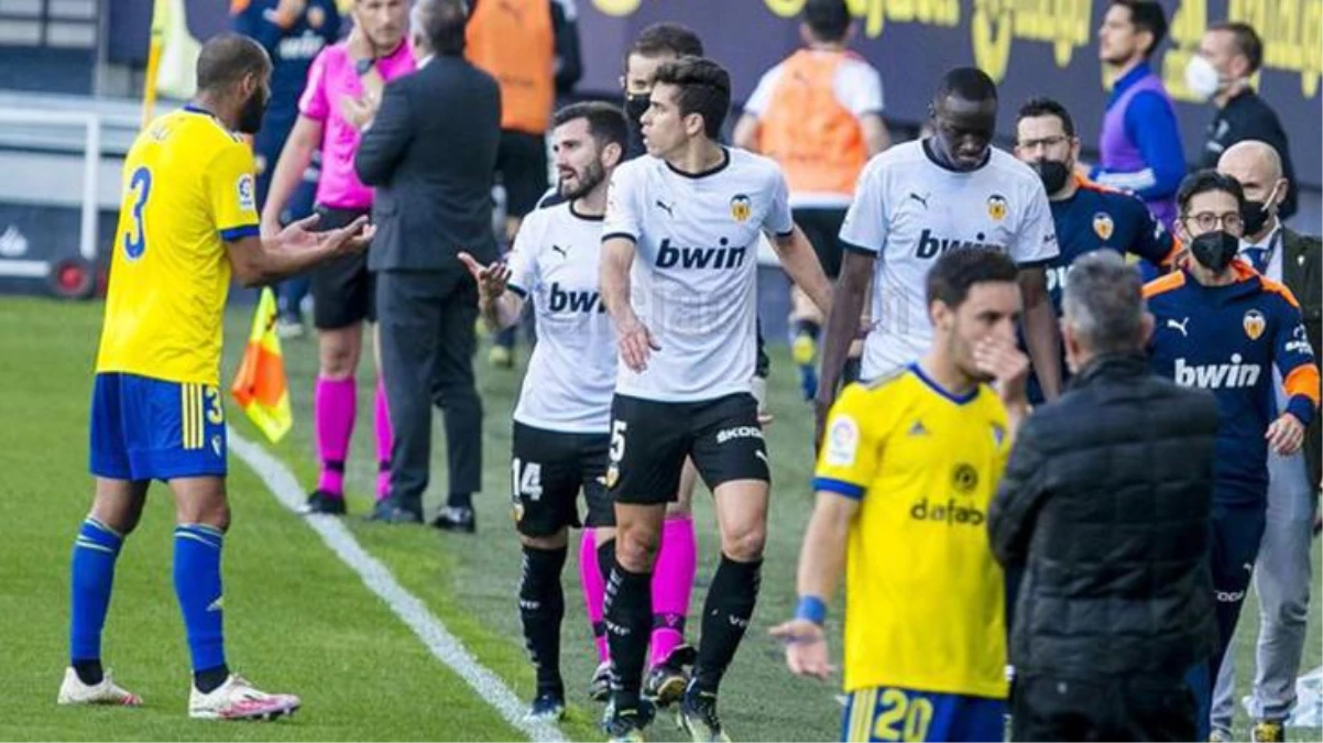 La Liga\'da Cadiz-Valencia maçına ırkçılık skandalı damga vurdu