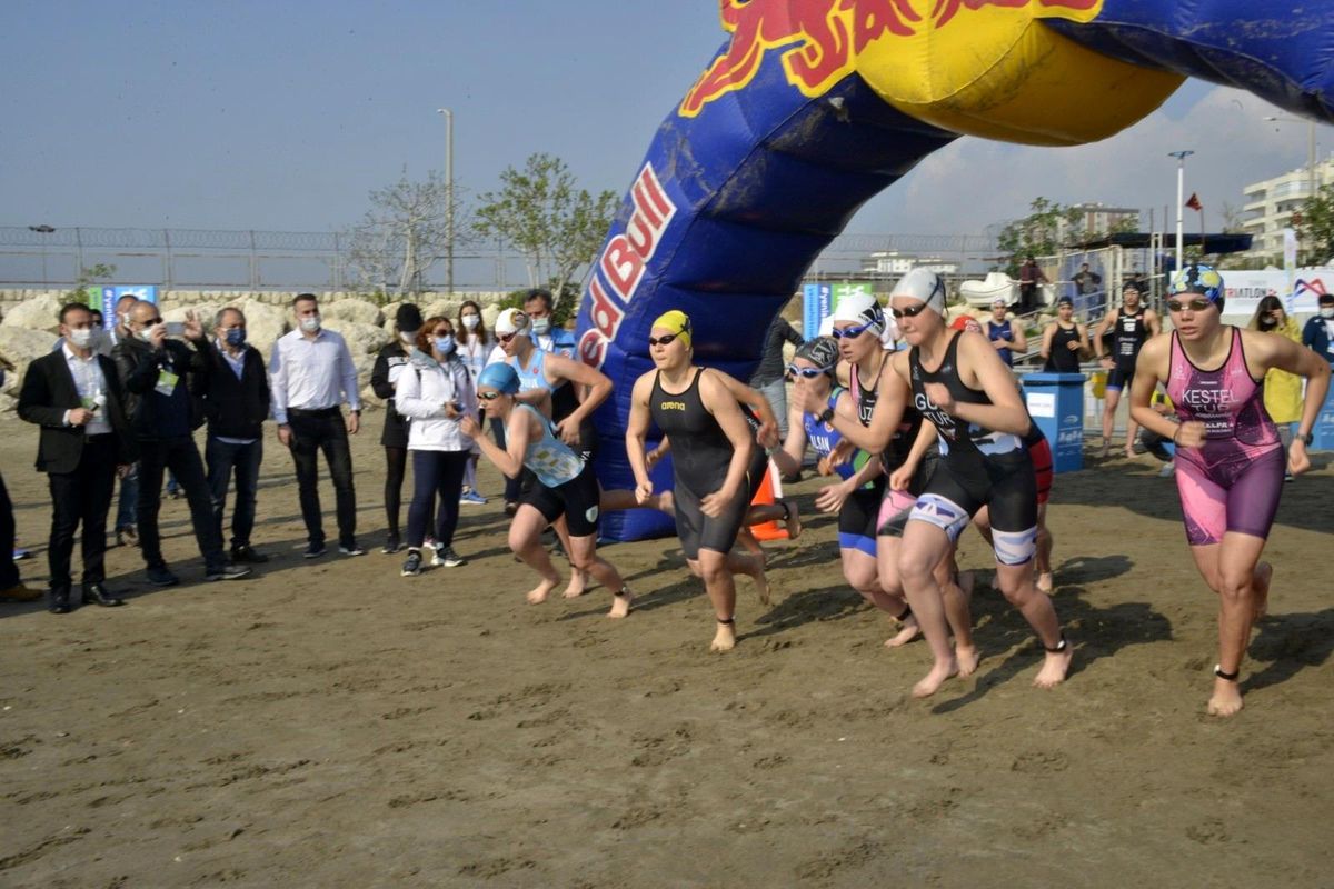 Mersin\'de Triatlon heyecanı