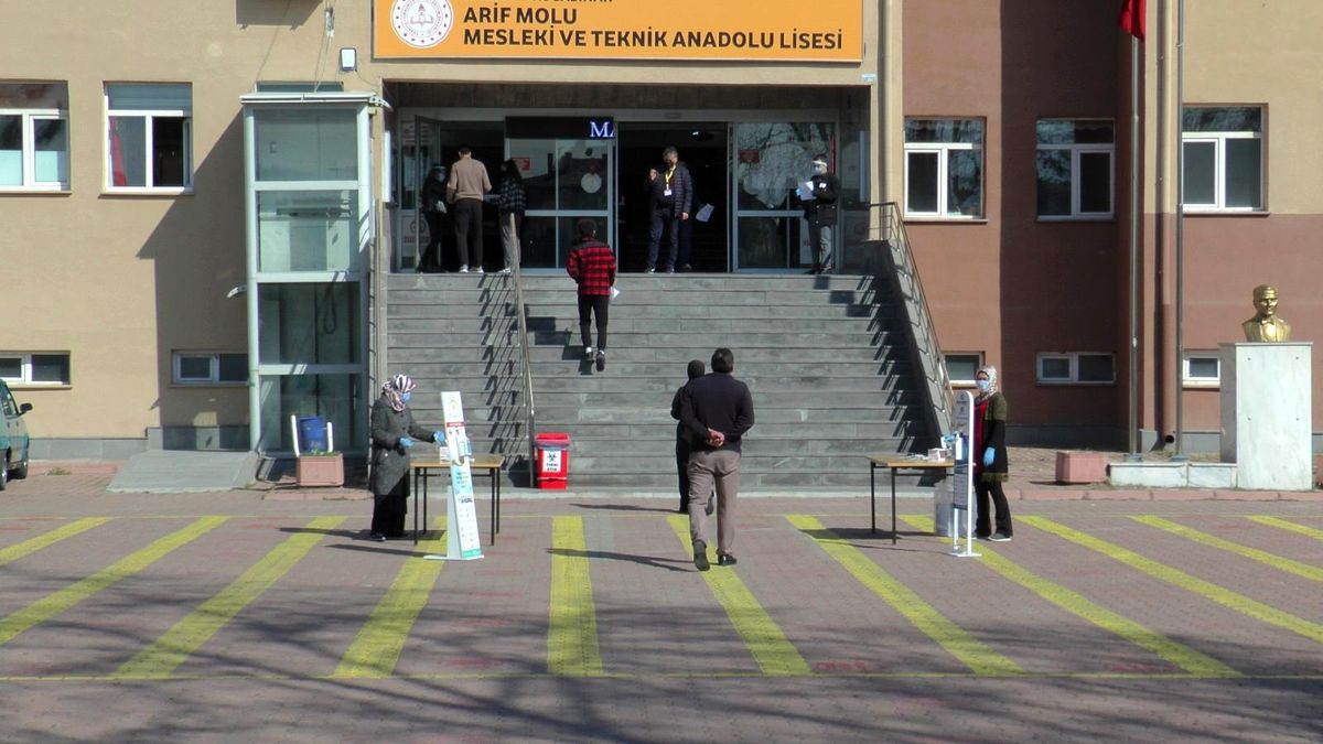 MSÜ sınavı Kayseri\'de koronavirüs tedbirleri çerçevesinde başladı