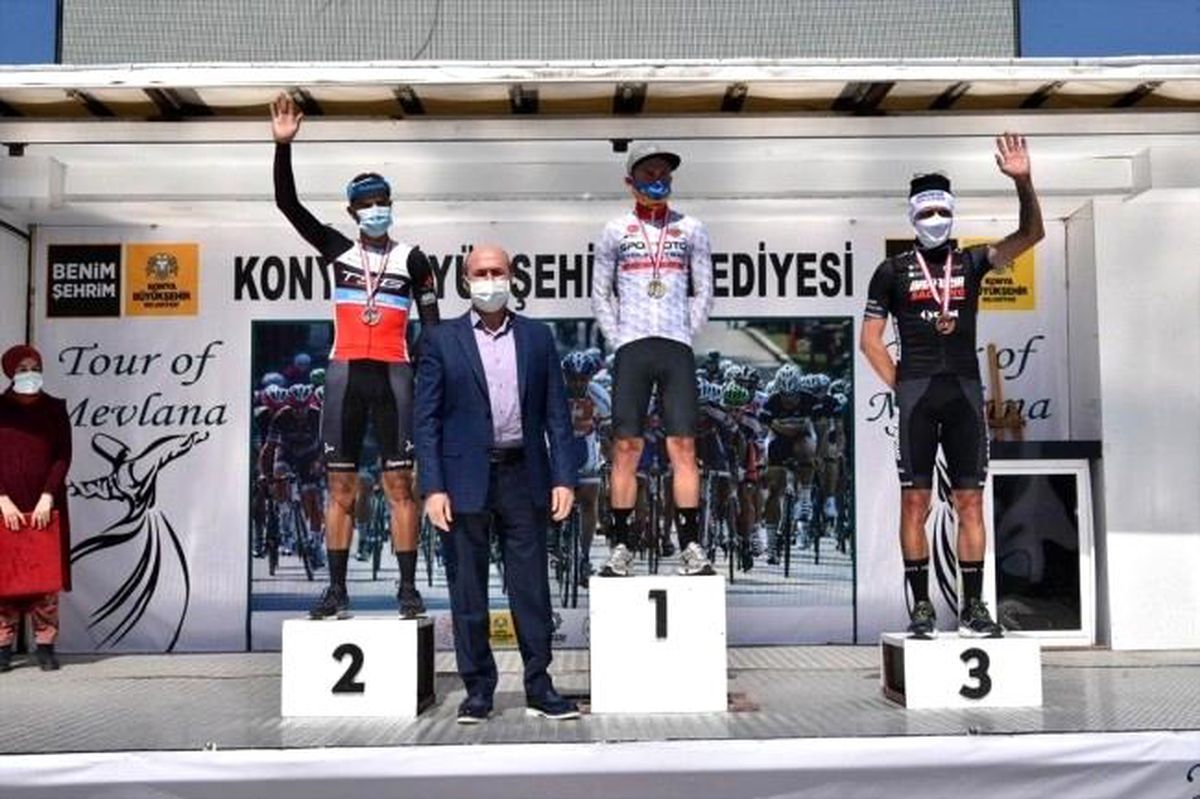 Sakarya\'nın bisiklet takımı Konya\'da podyuma çıktı
