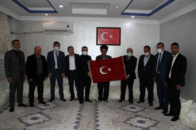 Ο πρόεδρος της TÜGŞAV Aylar ήρθε μαζί με συγγενείς μαρτύρων και βετεράνων στο Şırnak