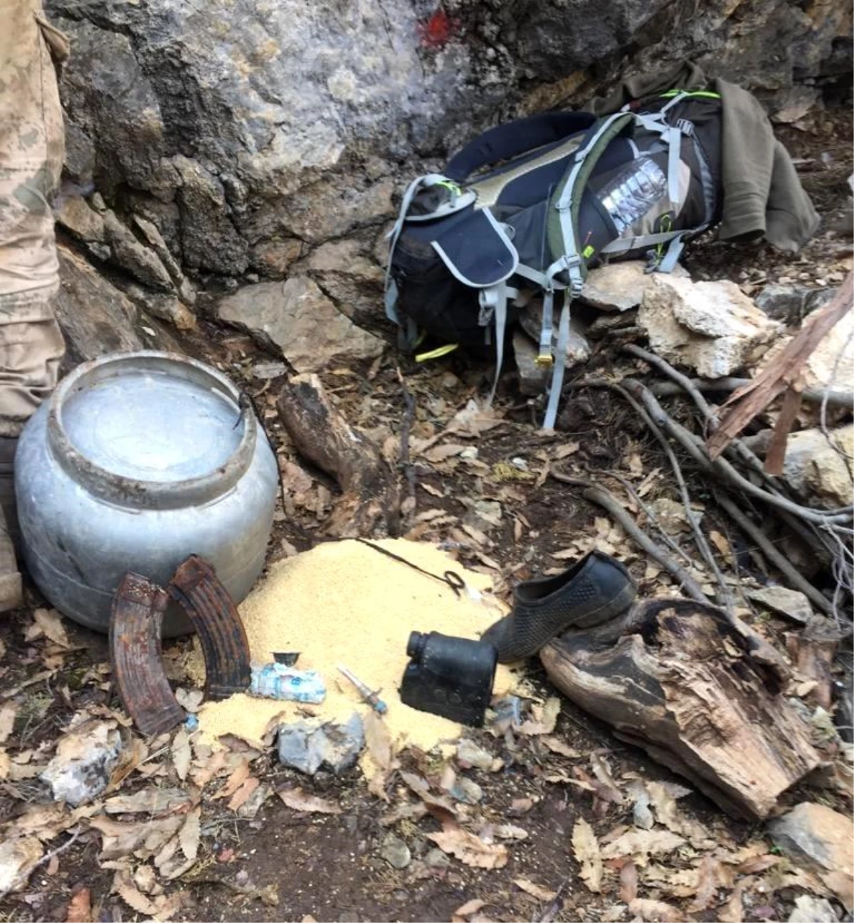 Tunceli\'de teröristlerin kullandığı mağara imha edildi