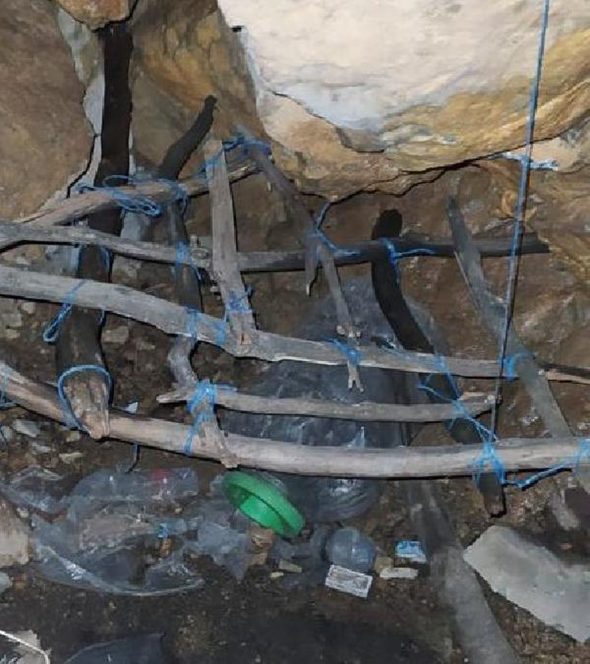 Tunceli\'de, teröristlerin sığınağı kullanılamaz hale getirildi
