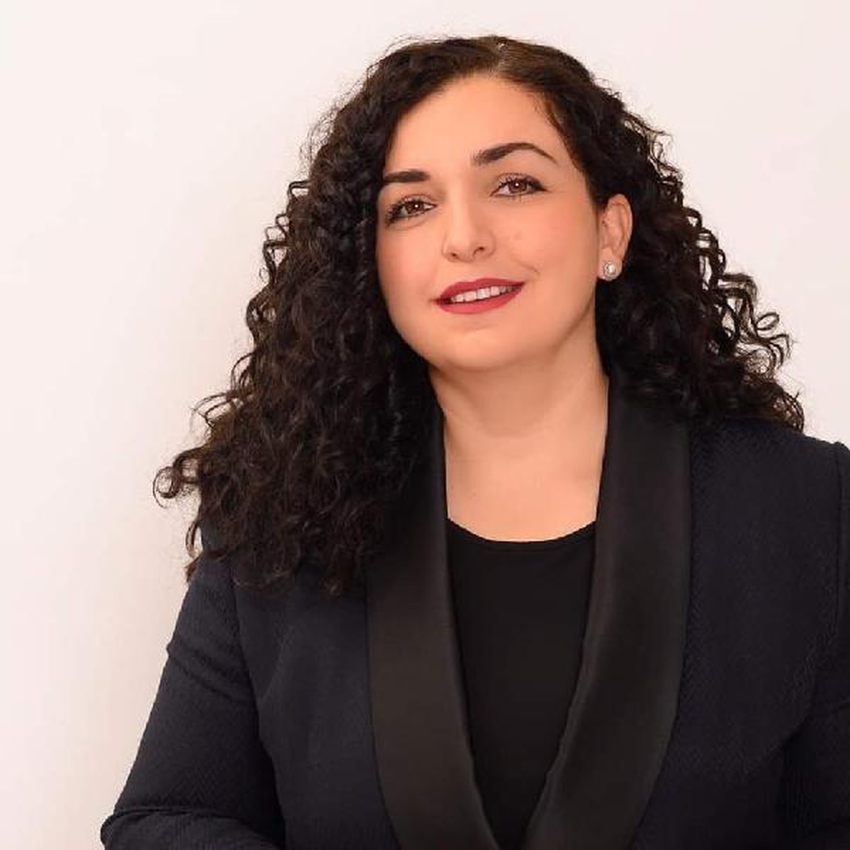 Son dakika haberleri | Vyosa Osmani üçüncü turda Kosova\'nın cumhurbaşkanı seçildi