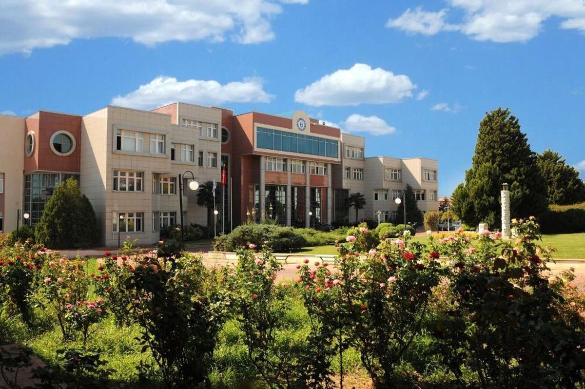 ADÜ Rektörlüğü amirallerin bildirisini kınandı