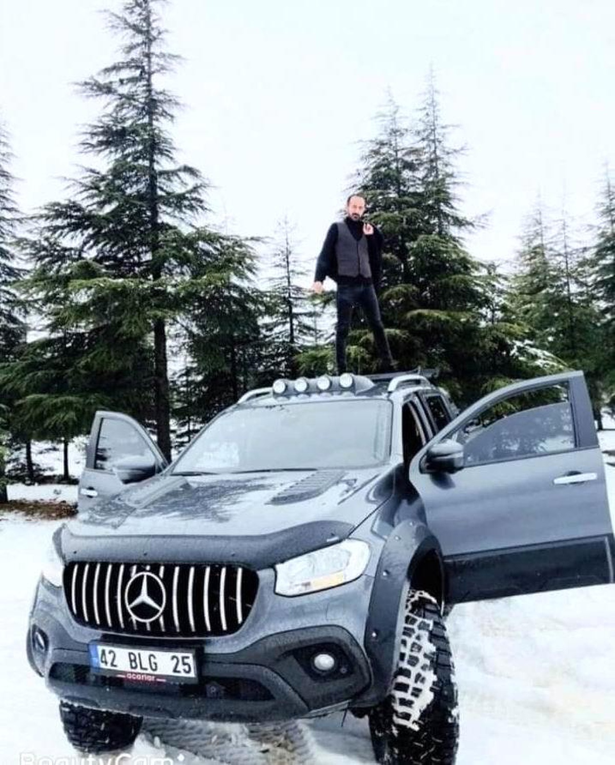 Akşener\'le diyaloğuyla gündeme gelen, ardından lüks yaşamı ortaya çıkan Yüksel Temur\'dan açıklama