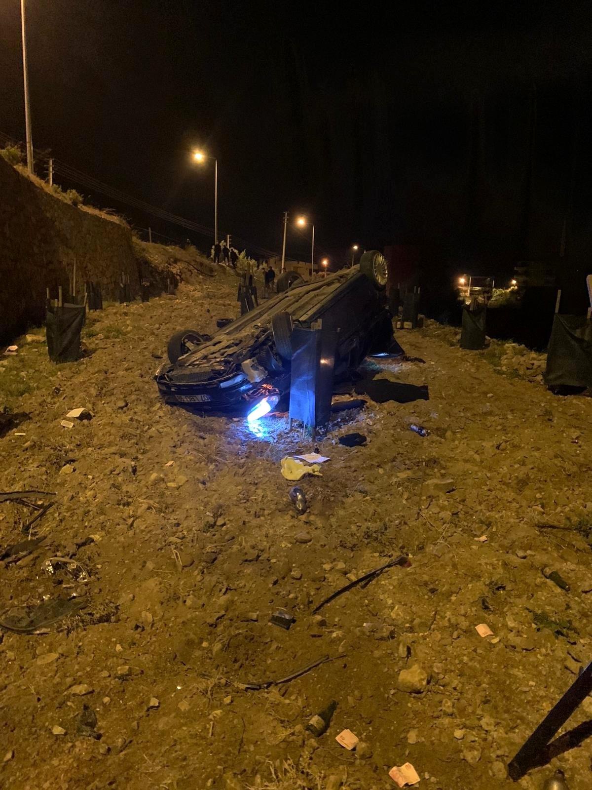 Alanya\'da otomobil bahçeye uçtu: 1 yaralı