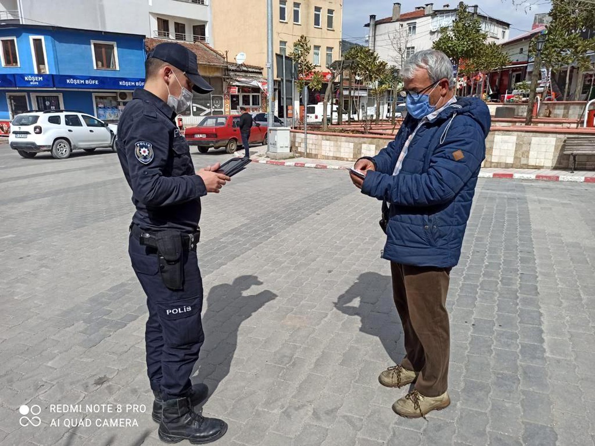 Balıkesir\'de sokağa çıkan 725 kişiye idari para cezası