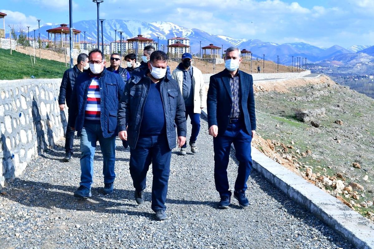 Başkan Çınar, yapımı süren seyir terasını inceledi