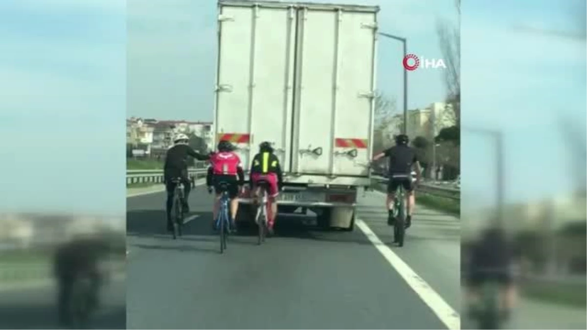 Bisikletlilerin tehlikeli yolculuğu kameralara yansıdı