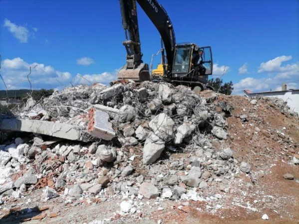 MUĞLA Bodrum'da kaçak yapıların yıkımı sürüyor