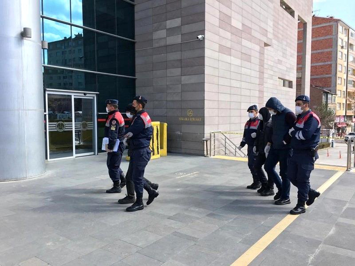 Son dakika haberi! Çalınan kamyonet parçalanmadan önce bulunarak sahibine teslim edildi