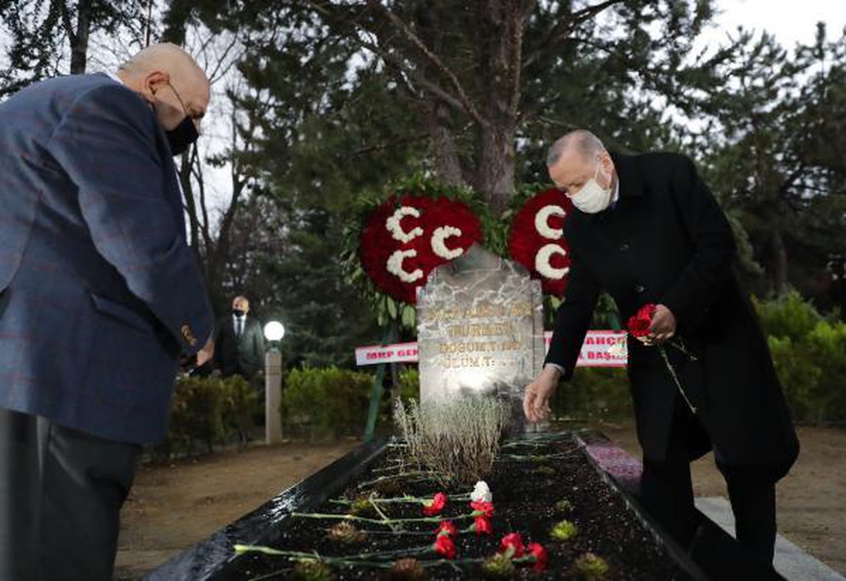 Son dakika! Cumhurbaşkanı Erdoğan, Türkeş\'in mezarını ziyaret etti