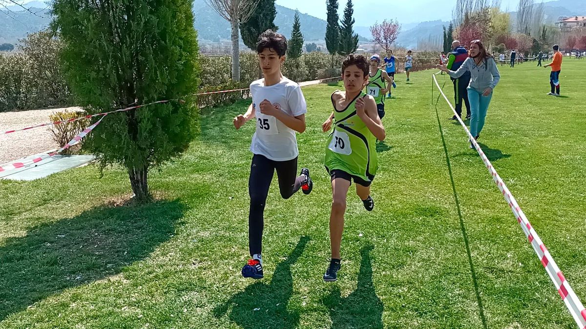 Denizlili atletler yarı final biletini kaptı